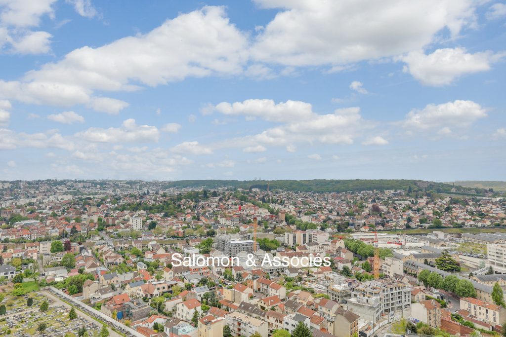 ISSY-LES-MOULINEAUX – Appartement  de 3 pièces avec vue panoramique et balcon
