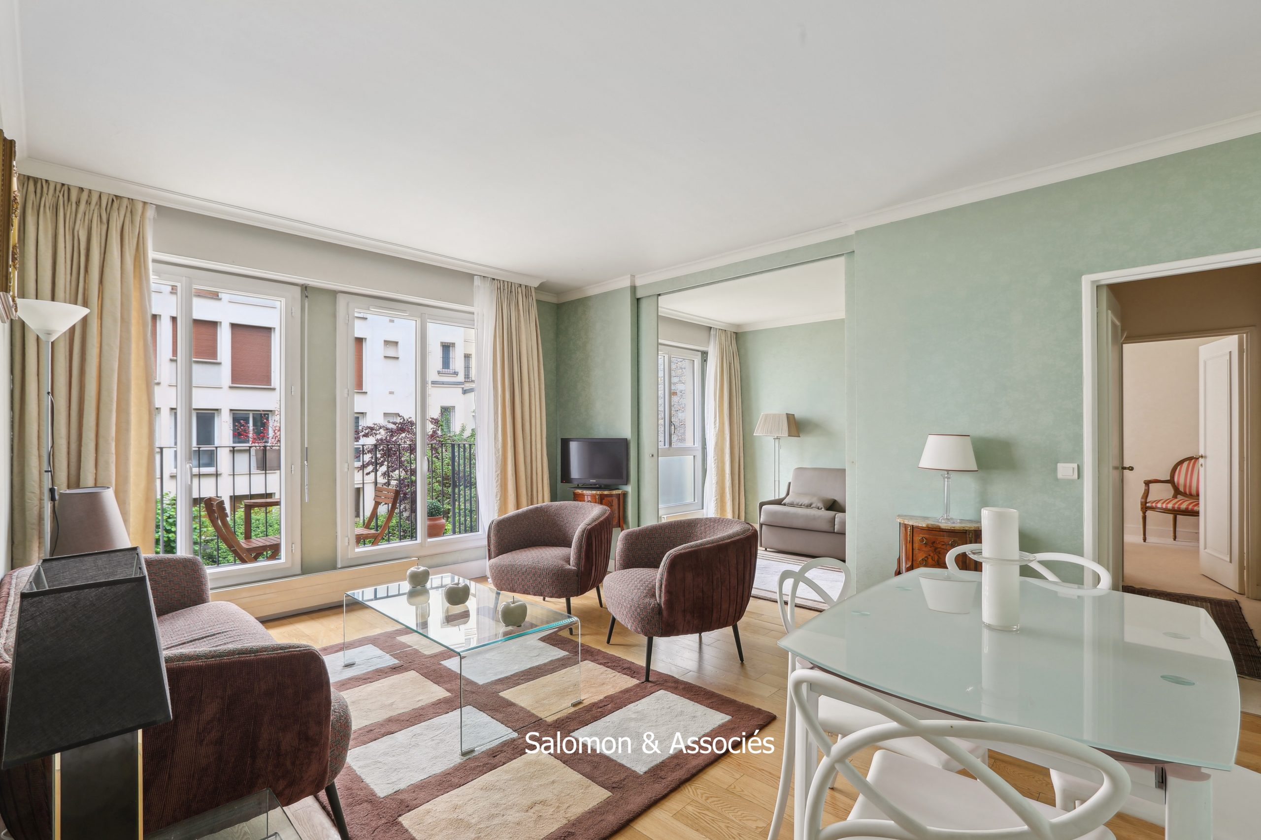 Vente 75007 Paris  7 arrondissement Métros Ségur Ecole Militaire Saint François Xavier  Avenue de Ségur Appartement 3 pièces avec balcon clair et calme – Exclusivité.