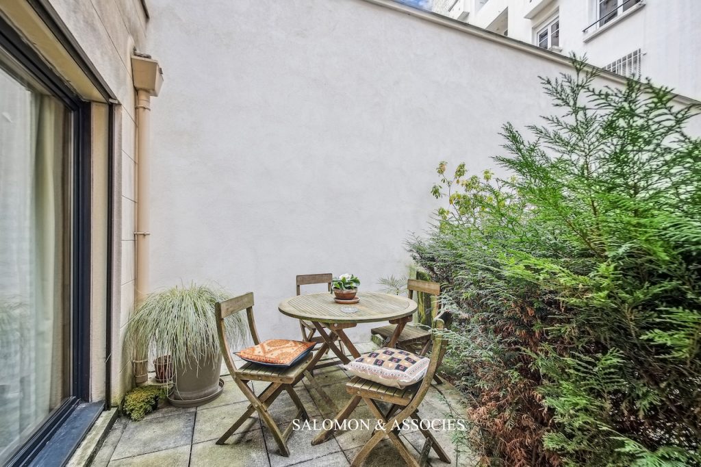 Vente Paris 15ème arrondissement Métro Convention 2 pièces avec terrasse donnant sur jardin dans un immeuble de 2001 – Calme